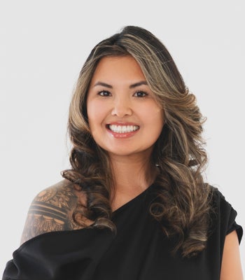 Portrait of Veronica Lewis, Associate Broker / Realtor®.